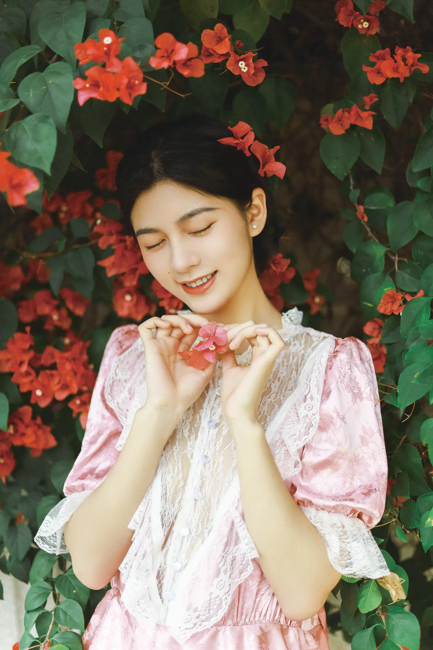 [YITUYU] 2022.09.12 Vol.1932 – Bougainvillea and the Girl Xinhui#[21P]-16