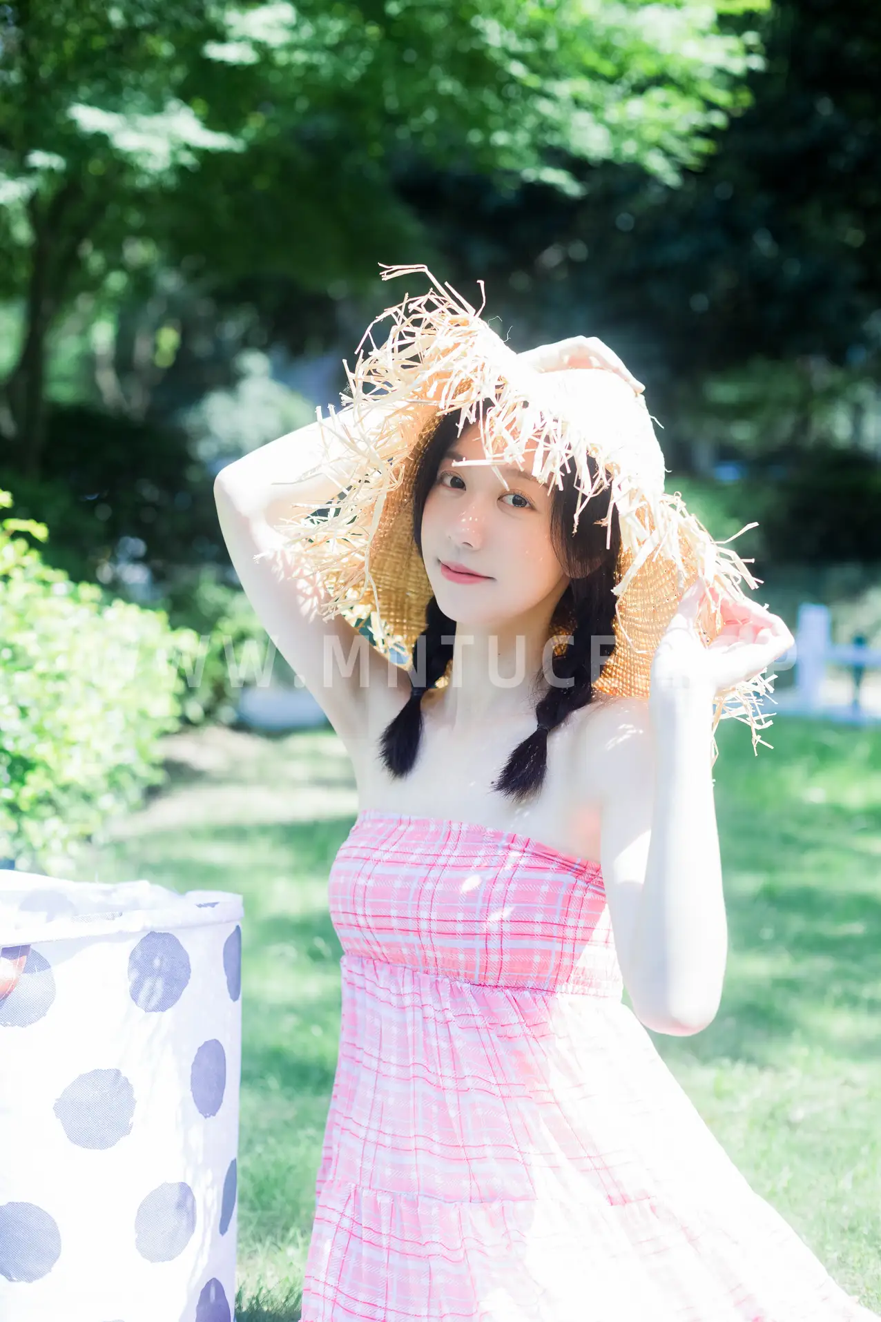 [YITUYU] 2022.07.19 Vol.1520 – The weather is sunny today Cat Feeding Girl Cat Girl-#[42P]-36